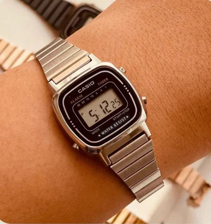 Vintage D124 Silver (Digital Watch)